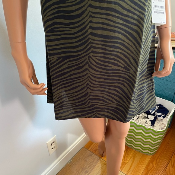 Nordstrom olive graphic skirt - Picture 6 of 6